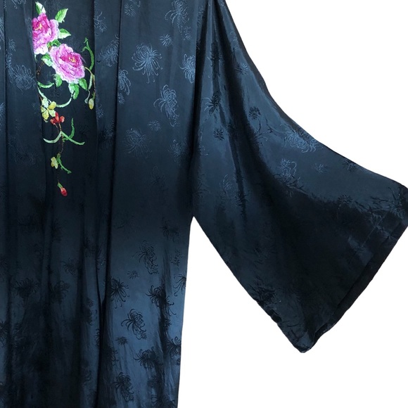 Golden Bee Vintage Floral Embroidered Black Rayon Robe Size Medium - Picture 4 of 10